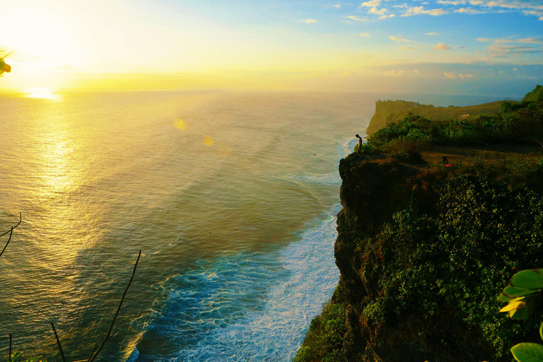 ULUWATU LUXE TOUR: Beaches, Cliffs, Temple, Fire Dance & BBQ ULUWATU LUXE TOUR: Beaches, Cliffs, Temple, Fire Dance & BBQ