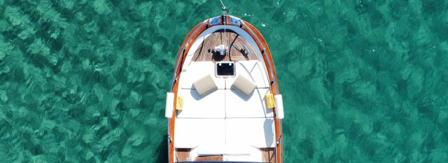 Île d'Ischia : visite privée d'une jounée en bateau sur l'Aprea 7,5m S