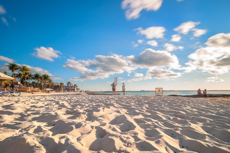 Cancun - Isla Mujeres Katamaranresa till Isla Mujeres, öppen bar och lunchbuffé