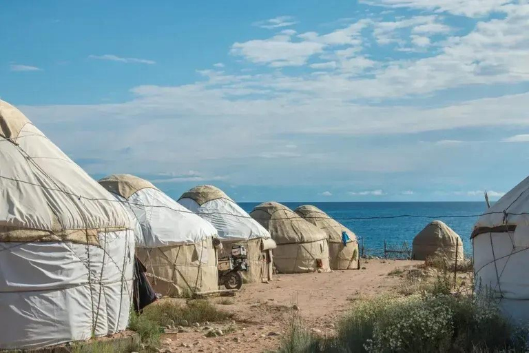 2-Day Autumn Canyons, Eagle Hunter & Lakeside Yurt Trip 2-Day Autumn Canyons, Eagle Hunter & Lakeside Yurt Trip