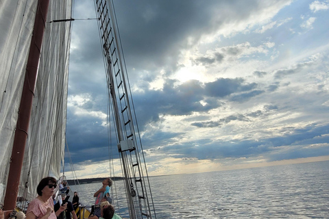 Scharbeut/Grömitz: Sailing Trip on a Historic Tall Ship Scharbeutz Pier - 2 hour Sailing Trip