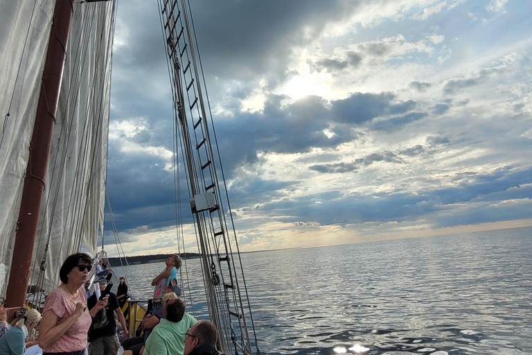 Scharbeut/Grömitz: Sailing Trip on a Historic Tall Ship Scharbeutz Pier - 2 hour Sailing Trip