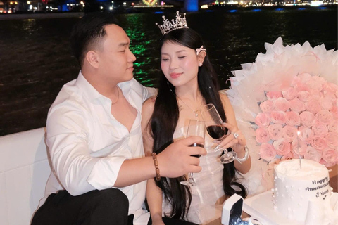 Da Nang: Private Luxury Yacht & Dragon Bridge Fire Show Luxury 2-Hour Ocean Mansion Yacht Charter – 4-Bedroom Bliss