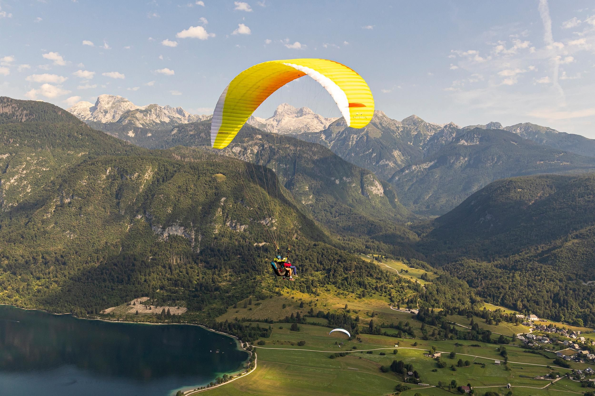 Paragliding-Tandemflug von Vogel aus mit Blick auf den Triglav