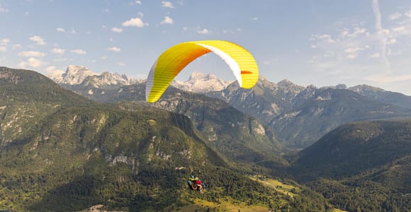 Bohinj: Tandem-Gleitschirmflug mit Blick auf den Triglav