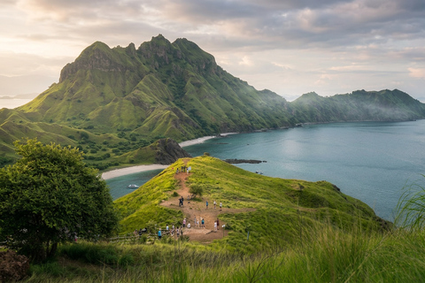 Labuan Bajo: Full-Day Komodo Speedboat Tour with Snorkeling