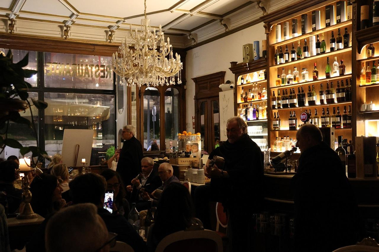 Porto: Dinner with a Fado show and traditional Portuguese music Porto: Dinner with a Fado show and traditional Portuguese music