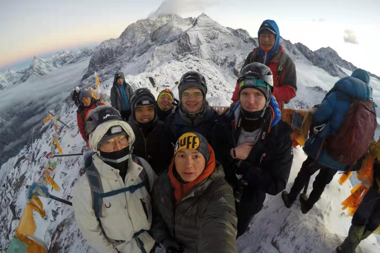 Chengdu: 6-Day Mt. Siguniang Dafeng Erfeng Climbing Tour