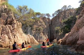Ab Barcelona: Kajakfahren und Schnorcheln in der Bucht von S'Agaró an der Costa Brava