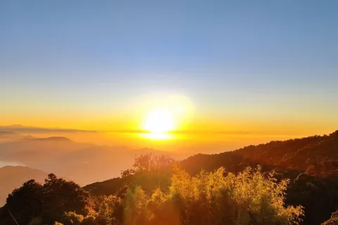 Tiger Hill Sunrise and Hiking Tour from Darjeeling