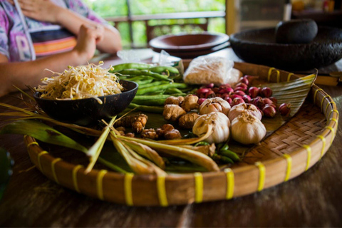 Phnom Penh: Market Tour and Khmer Cooking Class with Lunch