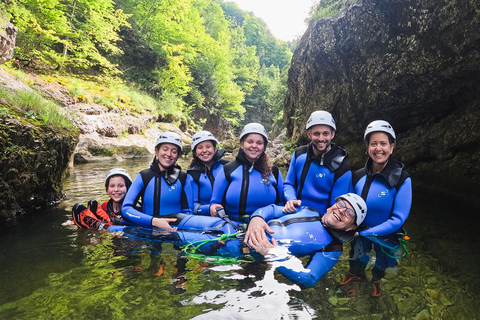 萨尔茨堡：小团体家庭溪降之旅和顶级服务，9岁以上儿童萨尔茨堡：小团体家庭溪降活动，顶级指导，9岁以上儿童