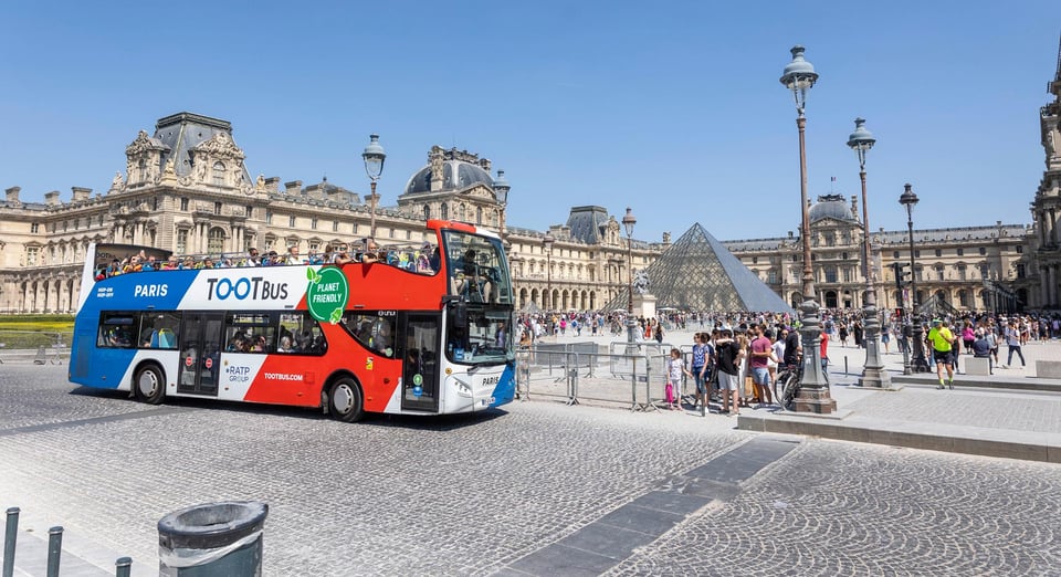 Paris: Hop-On/Hop-Off-Bus-Tour &amp; Seine Cruise Bundle Tour