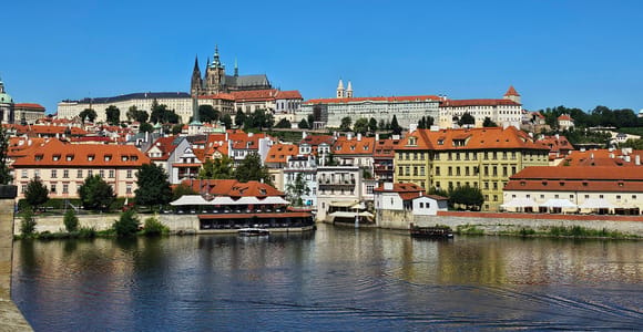 Guided walking tour Prague: include Prazskiy Castle