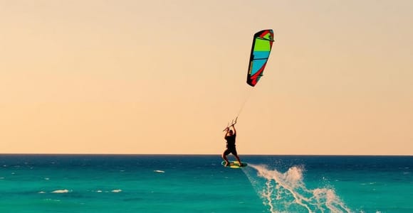 Cagliari: 4-Hour Kitesurf Session with Private Support Boat
