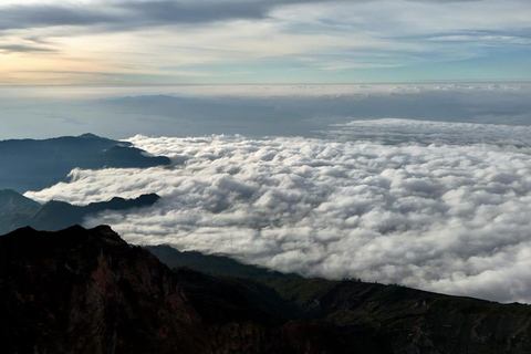Oke Rinjani 2-Day Trek – Summit Climb & Amazing Views