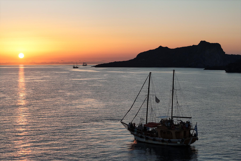 Santorini: Sunset Cruise