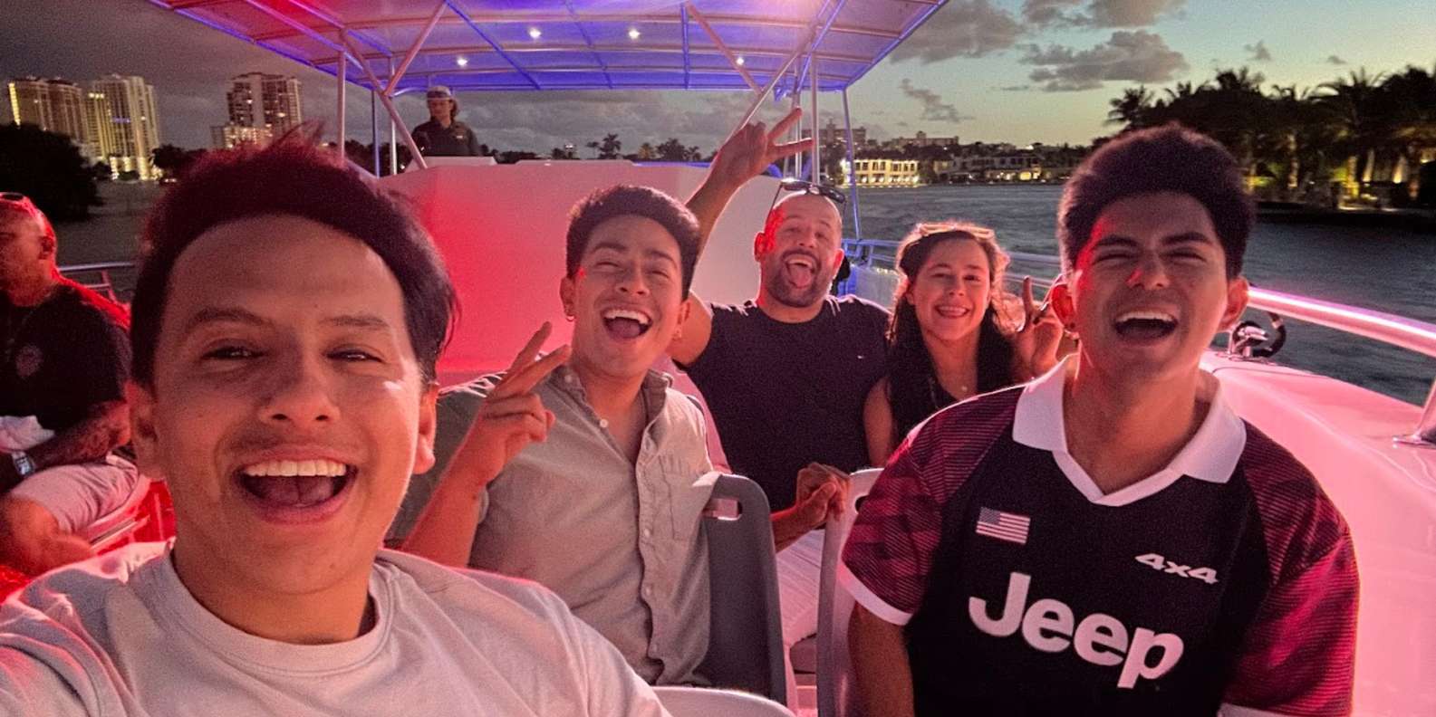 Fort Lauderdale: Sunset & Mansion Holiday Lights Cruise