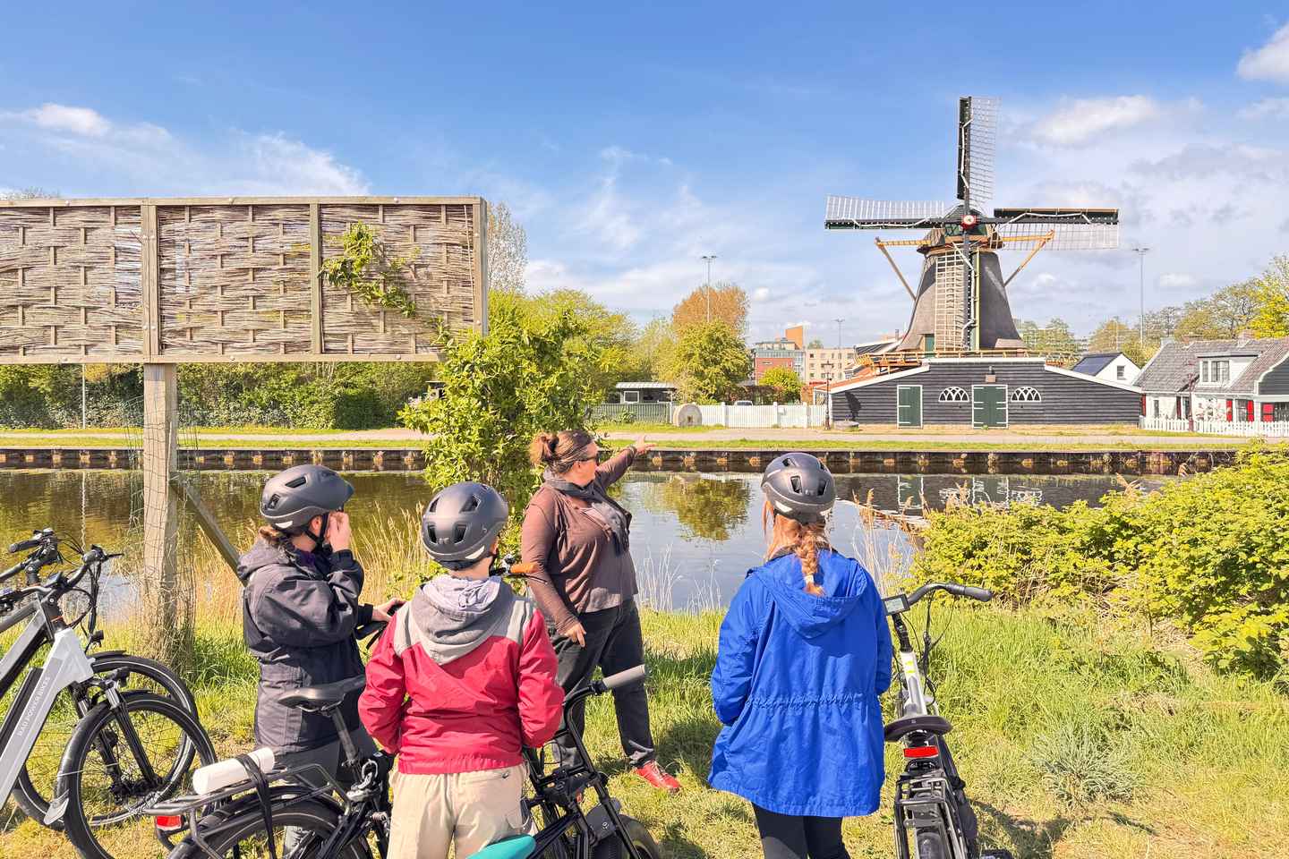 Amsterdam: Zaanse Schans Windmills & Zaandam E-Bike Tour