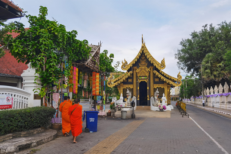 Chiangmai: Wycieczka piesza po świątyniach z byłym mnichem, część 1.