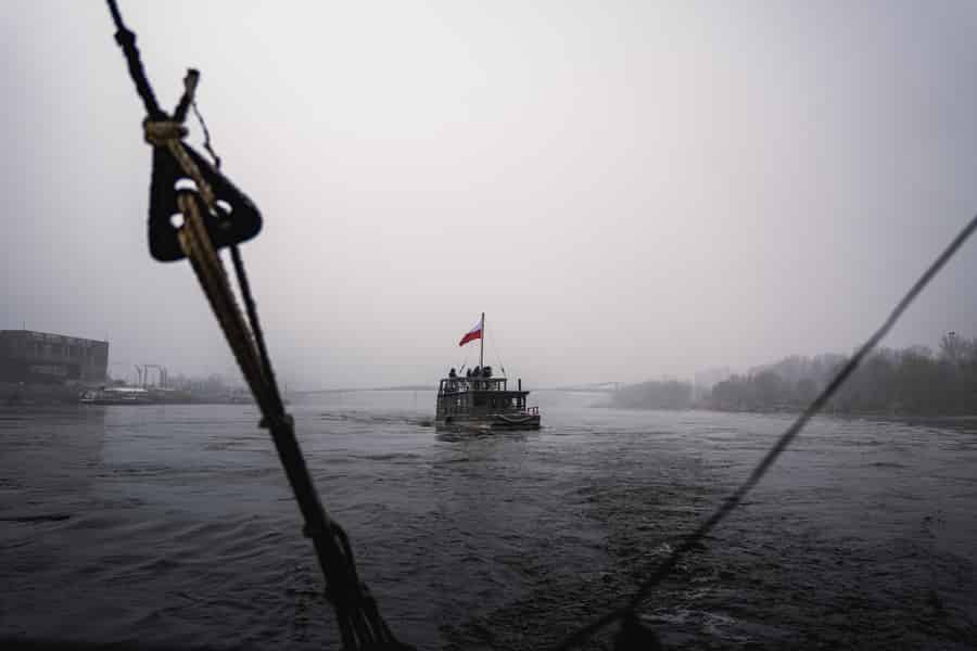 Warschau: Abendliche Bootsfahrt mit Getränk und Audioguide. Foto: GetYourGuide