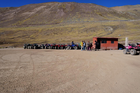 DEPUIS CUSCO : Excursion en quad dans la montagne de l&#039;arc-en-ciel avec repas