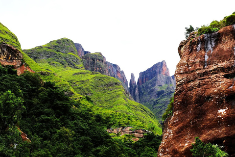 Johannesburg: Drakensberg Sentinel Peak Hike & Hotel Stay