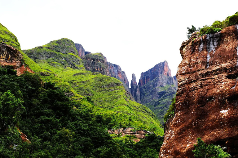 Johannesburg: Drakensberg Sentinel Peak Hike & Hotel Stay