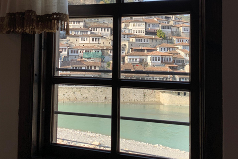 一日游：联合国教科文组织世界遗产城市贝拉特和传统午餐私人一日游：联合国教科文组织城市贝拉特和传统午餐