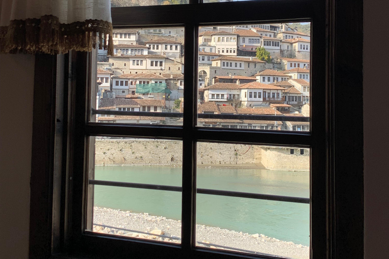 一日游：联合国教科文组织世界遗产城市贝拉特和传统午餐私人一日游：联合国教科文组织城市贝拉特和传统午餐