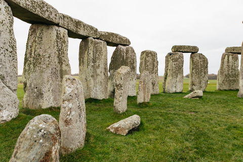 Desde Londres: Excursión de un día a Stonehenge Inner Circle y Windsor