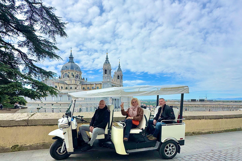 Madrid: Private Tuk Tuk Tour with Expert Guide and Panoramic Views The Classics Tour ~ Discover Madrid in 60 minutes from your STARTING POINT!