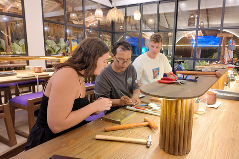 Uluwatu: corso di creazione di gioielli in argento con foto ricordoCorso di creazione di gioielli 8 grammi d'argento con foto ricordo