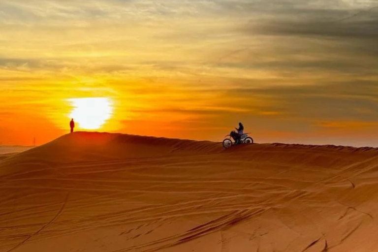 Riyadh: Golden Dunes Desert Safari with Dinner & Games