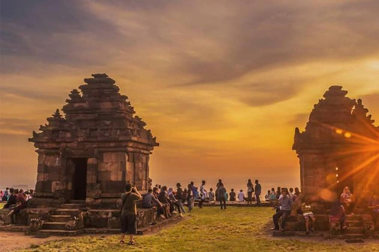 Yogyakarta: Rondleiding door de Prambanan Tempel en Gouden Zonsondergang