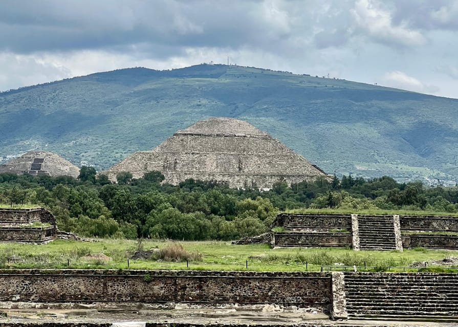 Teotihuacan Heißluftballonfahrt und Frühstück in einer Höhle