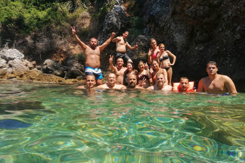 Kuşadası: Boat Tour with Swimming, Lunch, and Soft Drinks