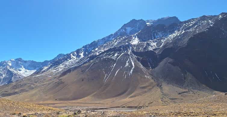 Haute montagne des Andes en journée depuis Mendoza