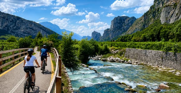 Riva del Garda: E-Bike Tour between Varone, Arco and the Sarca