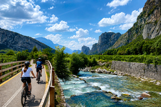 Riva del Garda: E-Bike Tour between Varone, Arco, and the Sarca