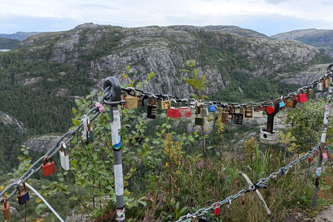 Preikestolen avec prise en charge à l&#039;hôtel ou au bateau avec guide