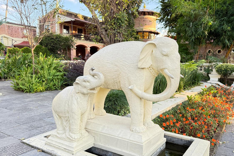 Kathmandu: Ason, Thamel & Garden of Dreams Walking Tour