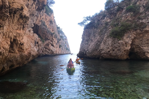 Jávea: Tour in kayak dalla spiaggia di Granadella alle grotte marine