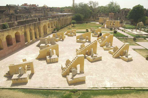 Agra: Private Same Day Jaipur Tour with Transfers & Lunch From Agra: Private Car & Guide for Tour (No Tickets & Lunch)
