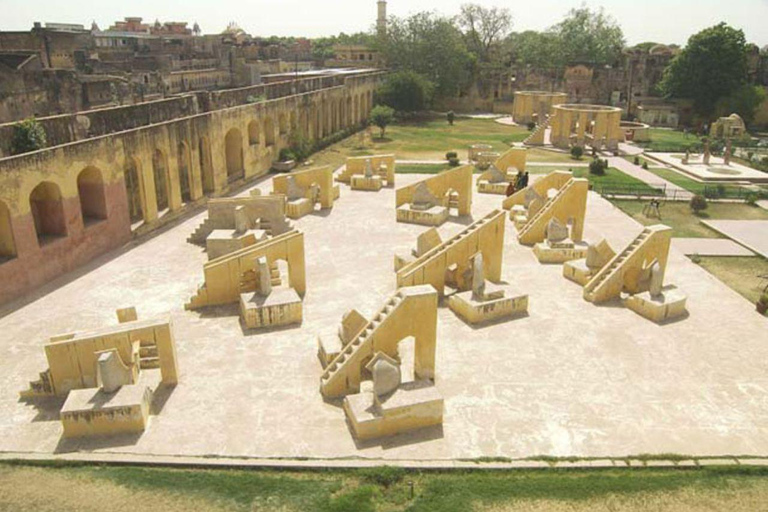 Agra: Private Same Day Jaipur Tour with Transfers & Lunch From Agra: Private Car & Guide for Tour (No Tickets & Lunch)
