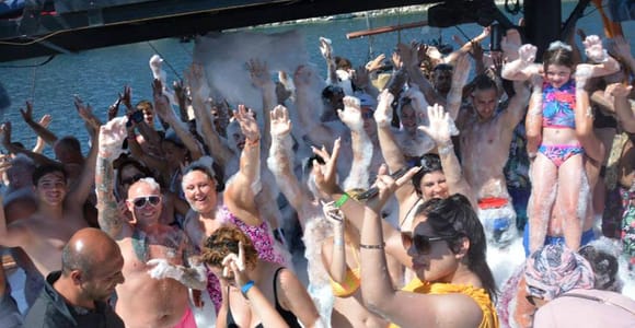Alanya: Pirate Party Boat Cruise with Lunch & Drinks