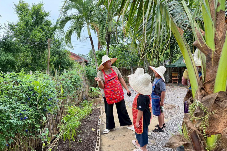 Aonang: Thaise kookles met markt- en moestuintourAonang: Thaise kookles met markt- en keukentuintour