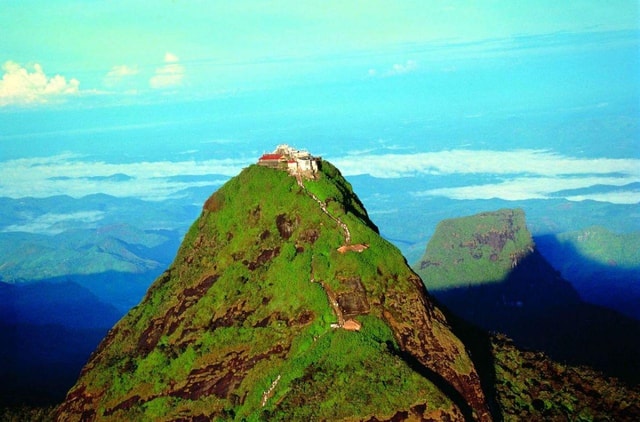 From Kandy: Adams Peak Guided hike via Peak Wilderness