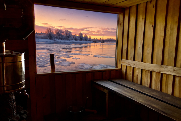 From Riga: Husky Sledding & Floating Sauna Day Trip