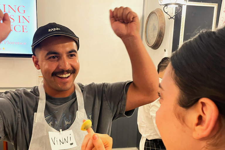 佛罗伦萨：意面制作课程，含晚餐、葡萄酒和... 唱歌！佛罗伦萨：意面制作课程，含晚餐、葡萄酒...还有歌唱！